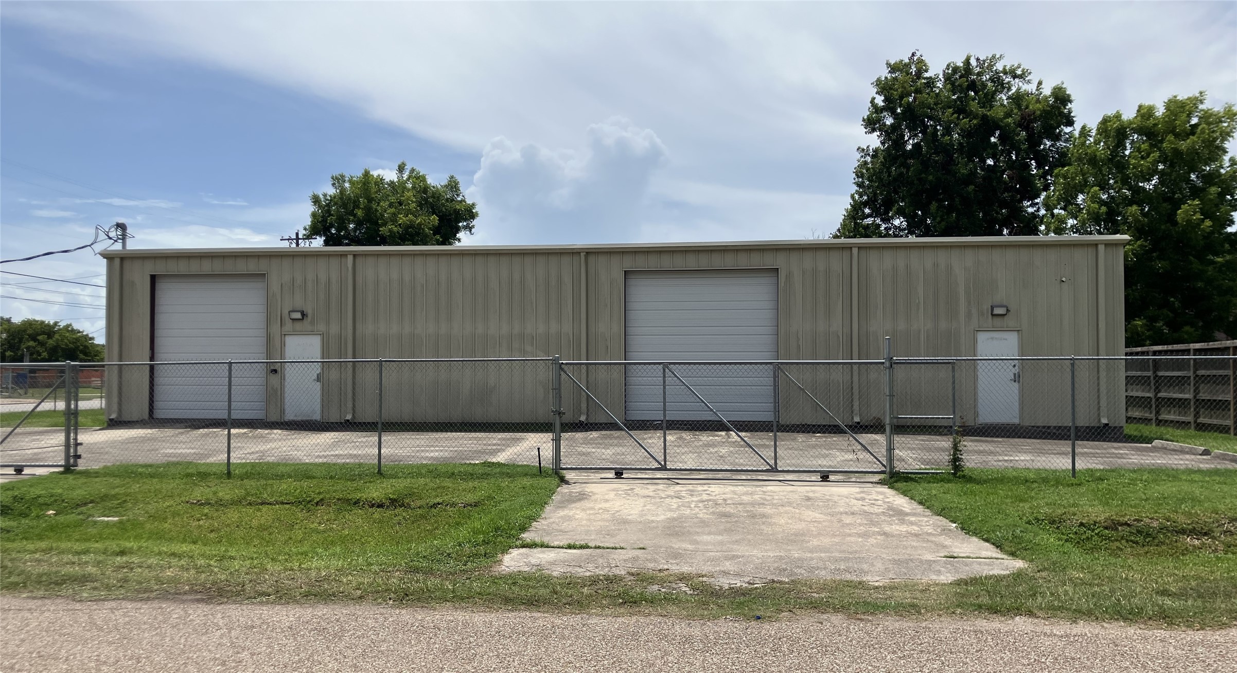 1313 Petroleum Street Property Photo