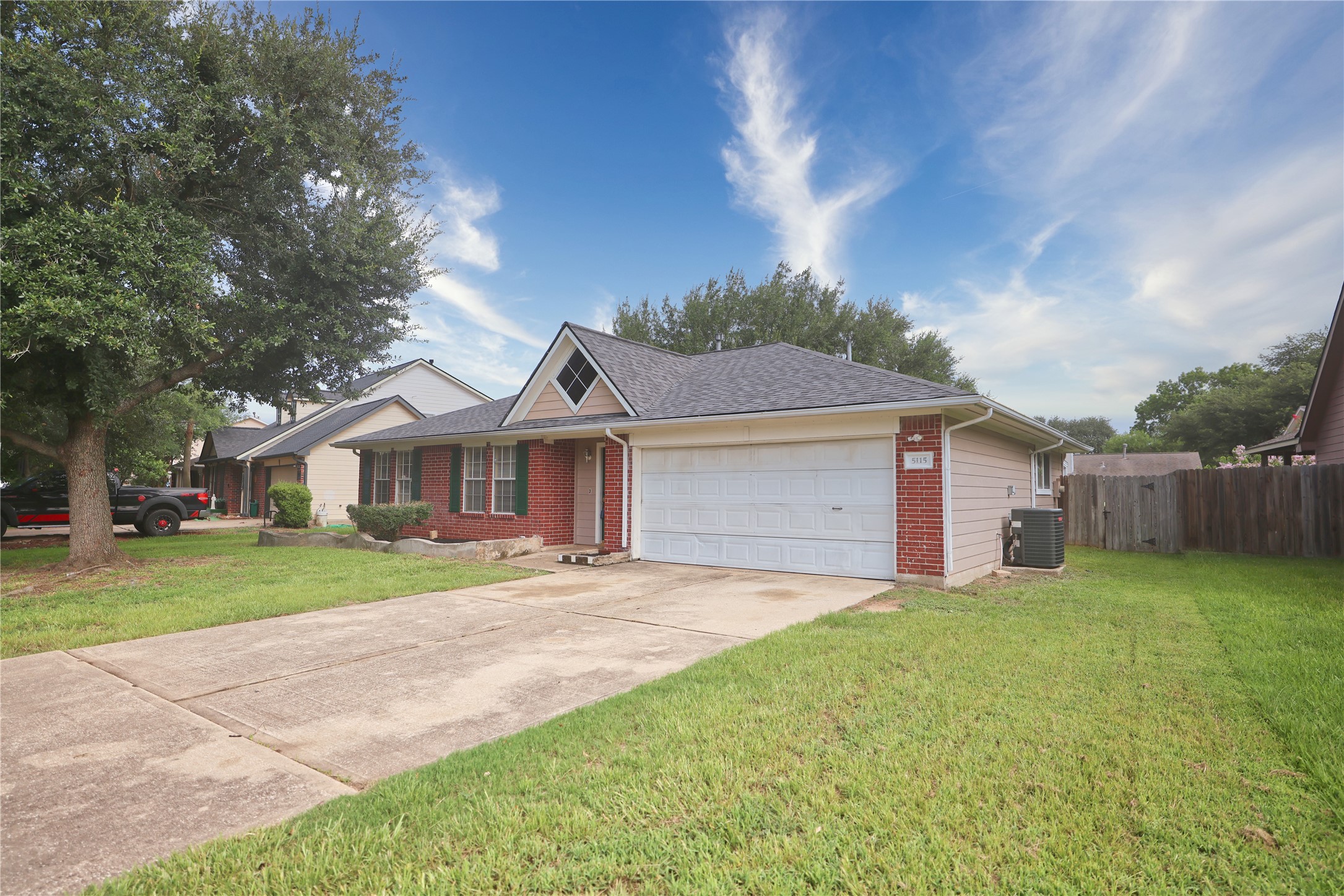 5115 Summit Lodge Dr Drive Property Photo 2