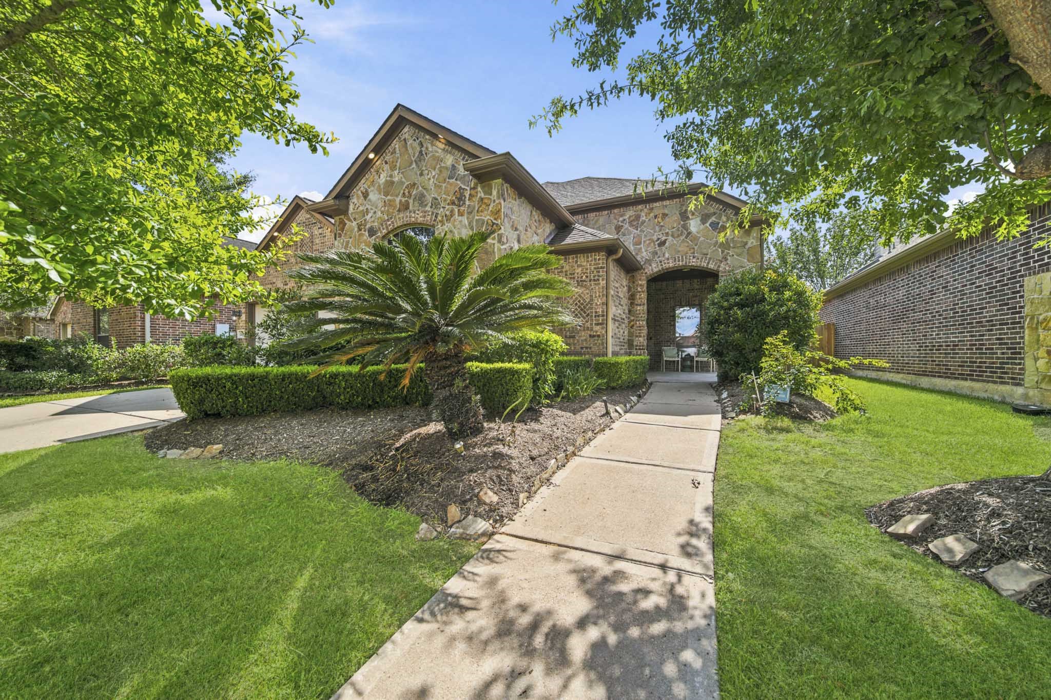 2206 Ascot Lane Property Photo 1