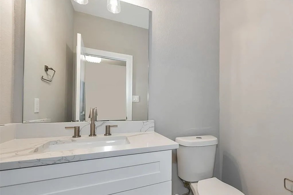979 Junell Street Property Photo 8