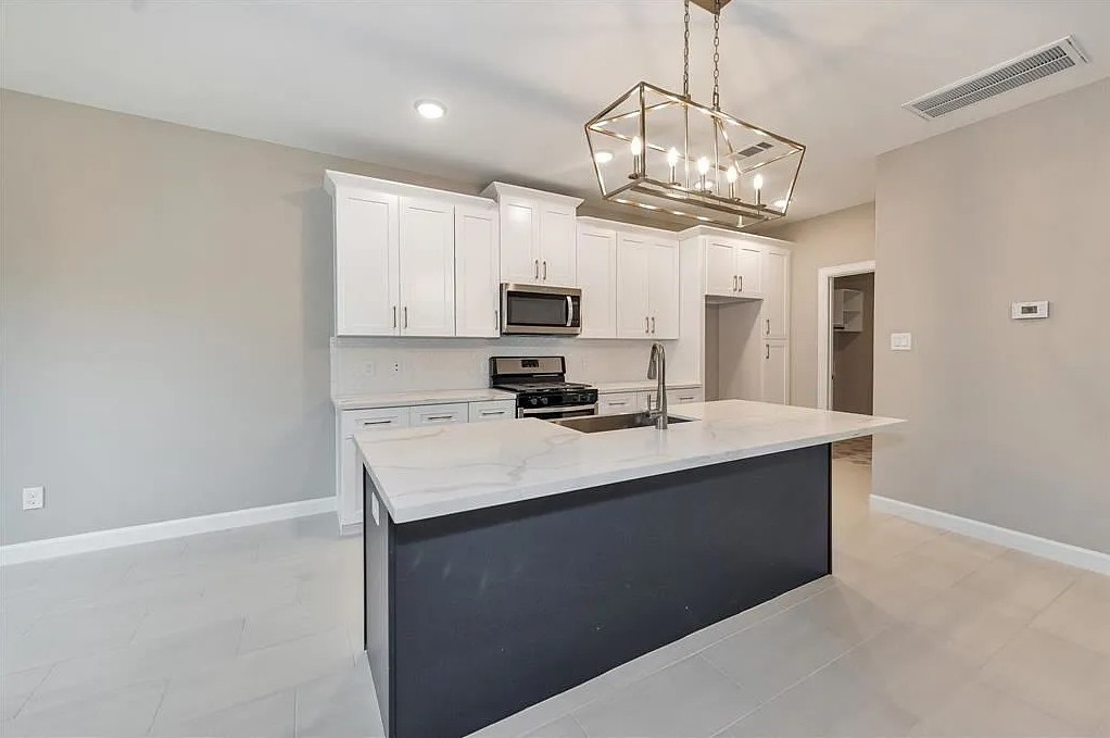 979 Junell Street Property Photo 12