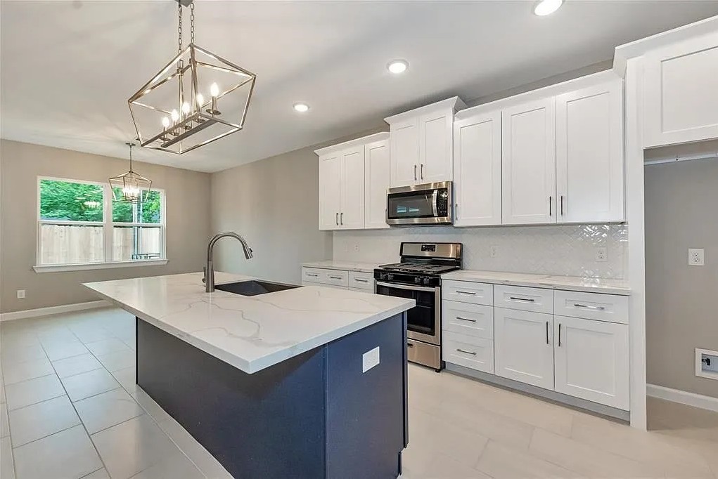 979 Junell Street Property Photo 13