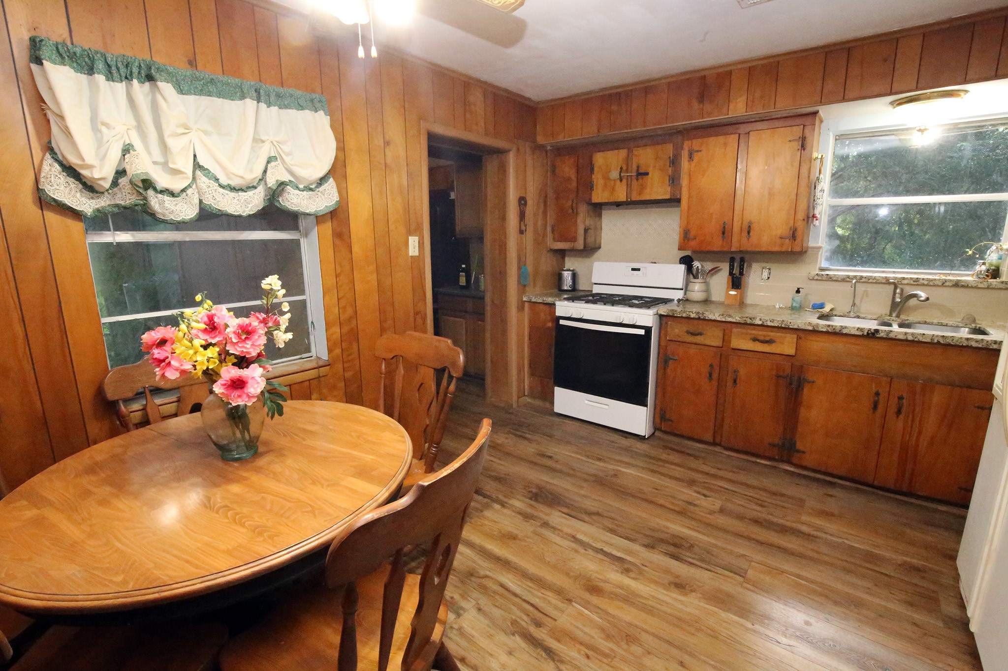 13502 30th Street Property Photo 8