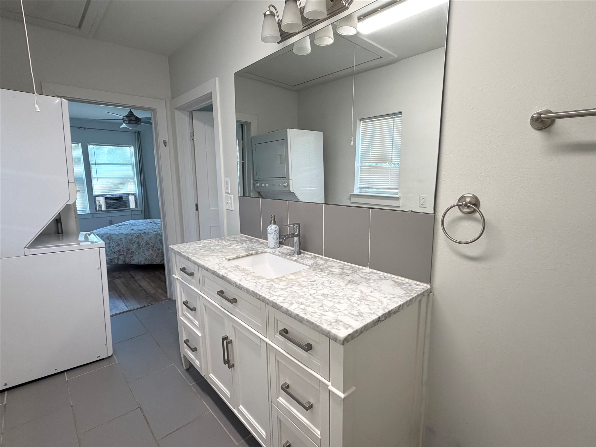 1126 Ryon St A Property Photo 4