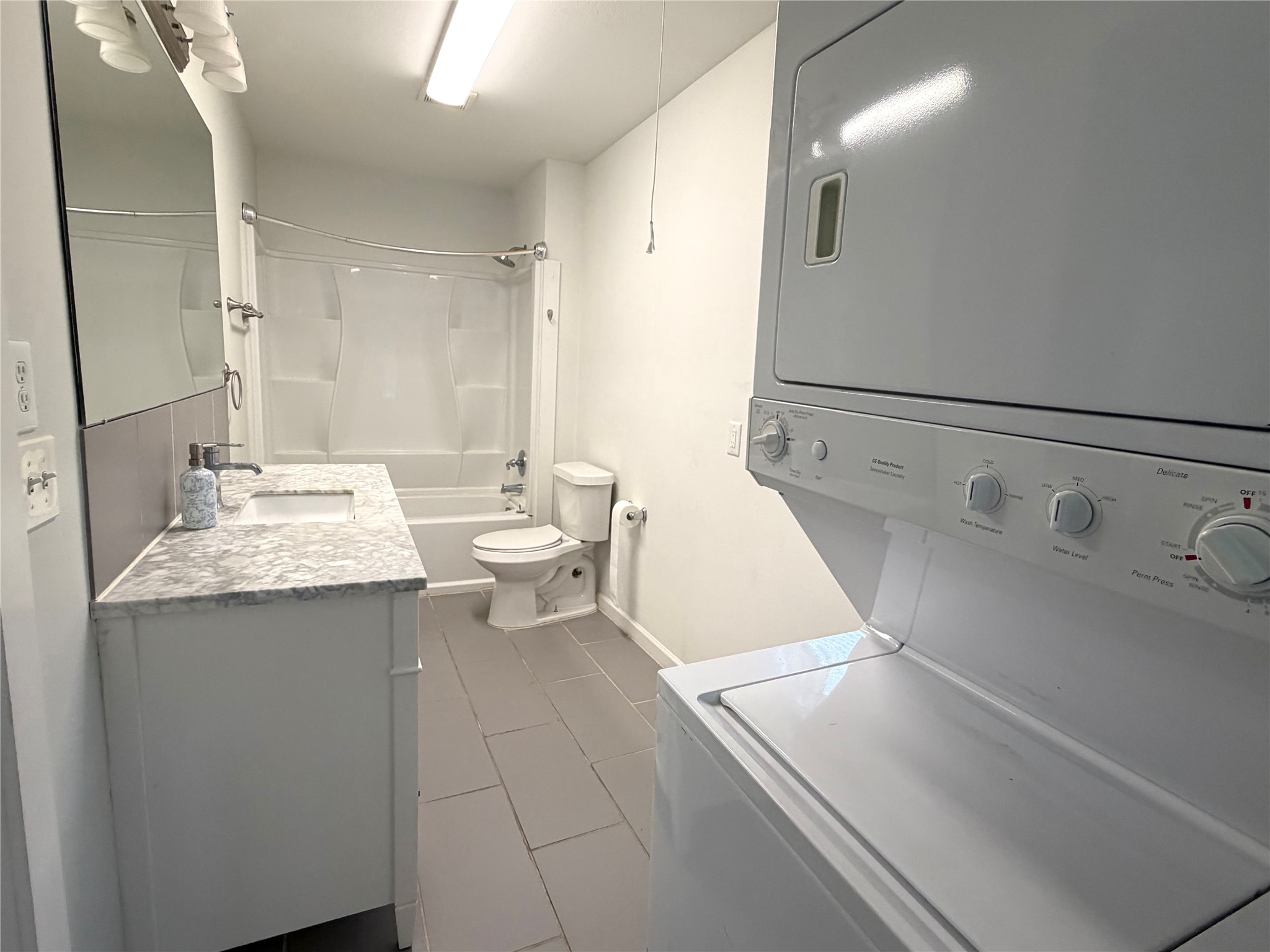 1126 Ryon St A Property Photo 5