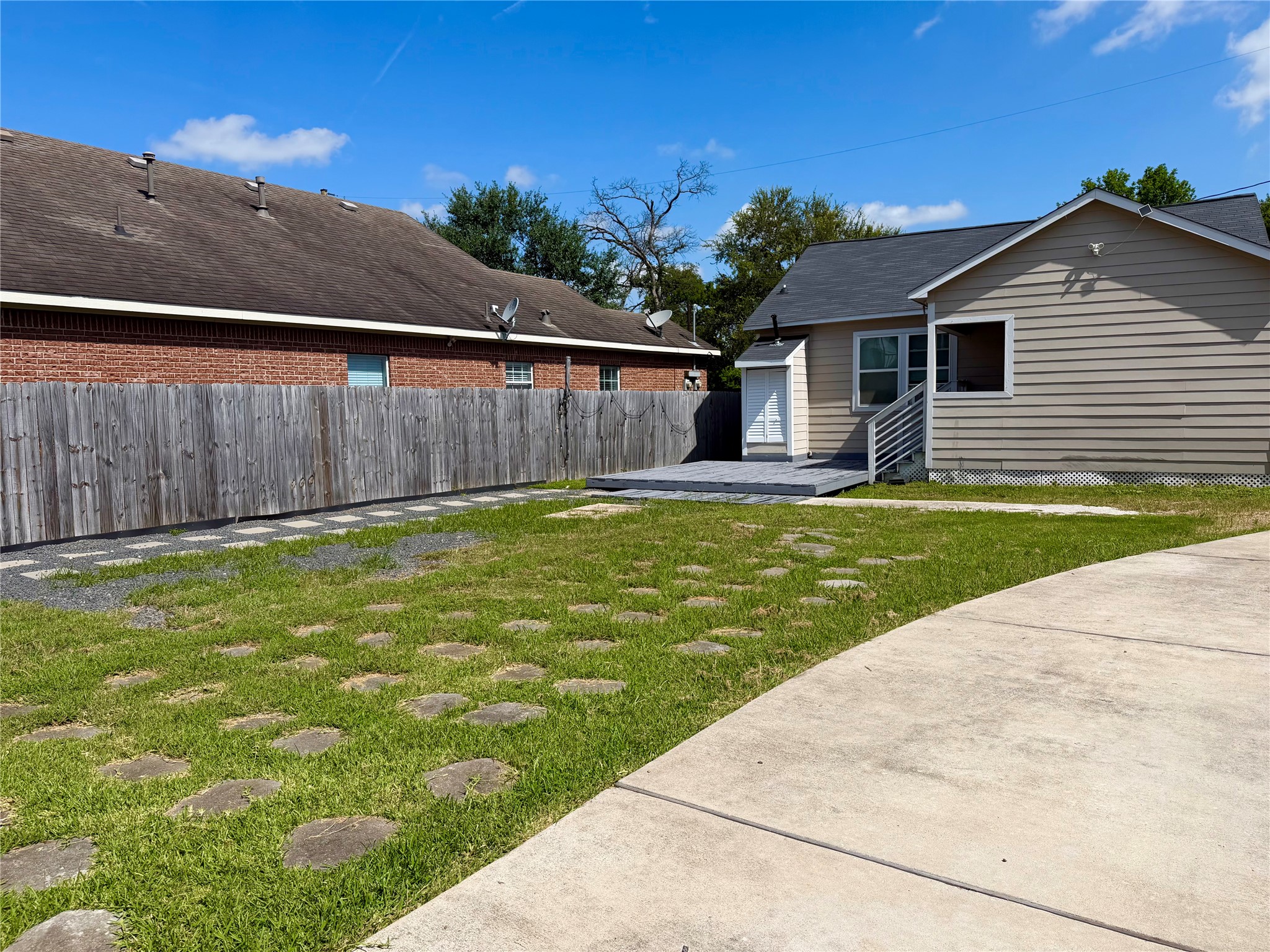 1126 Ryon St A Property Photo 11