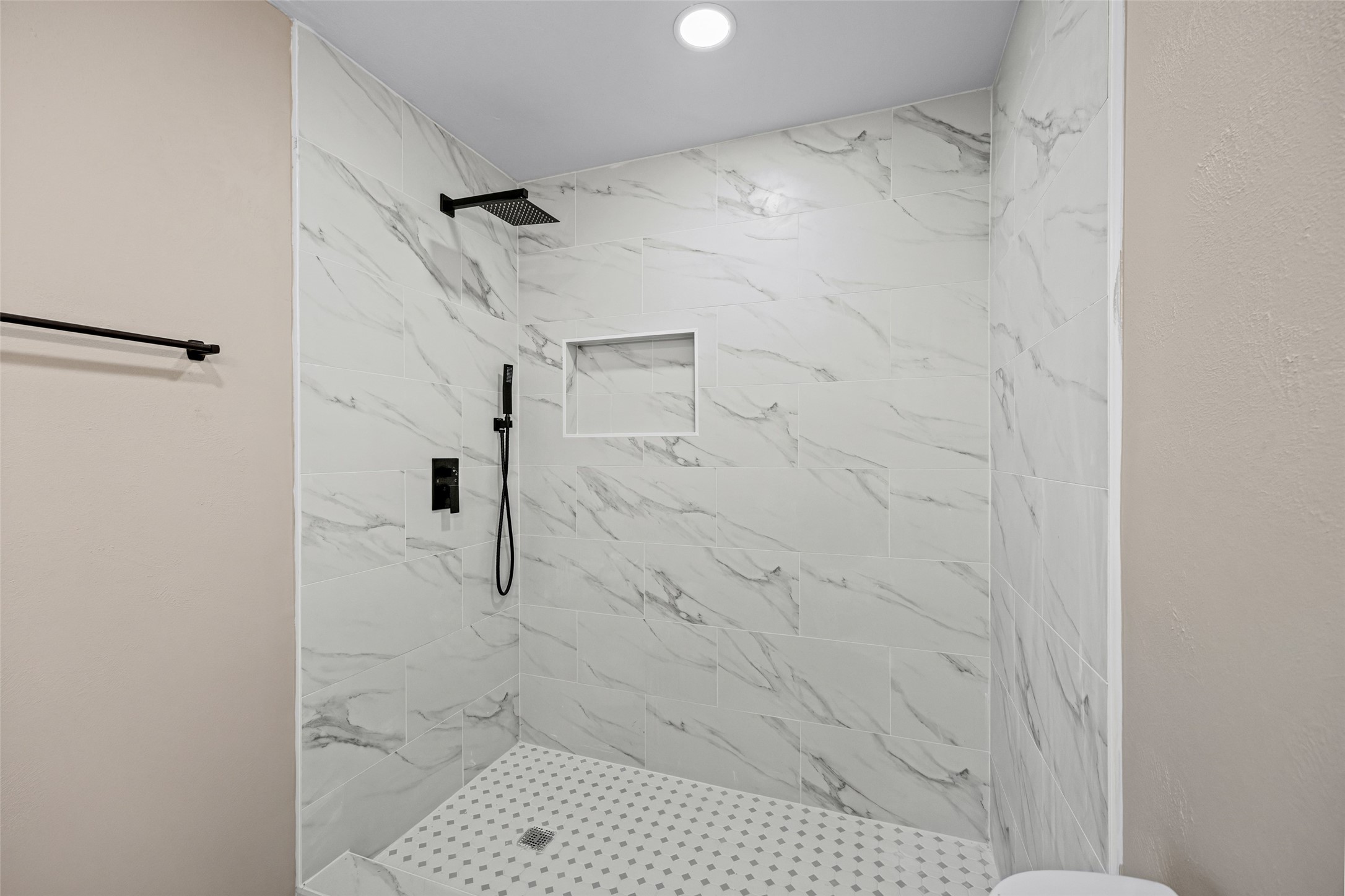 2207 Anthony Hay Lane Property Photo 8