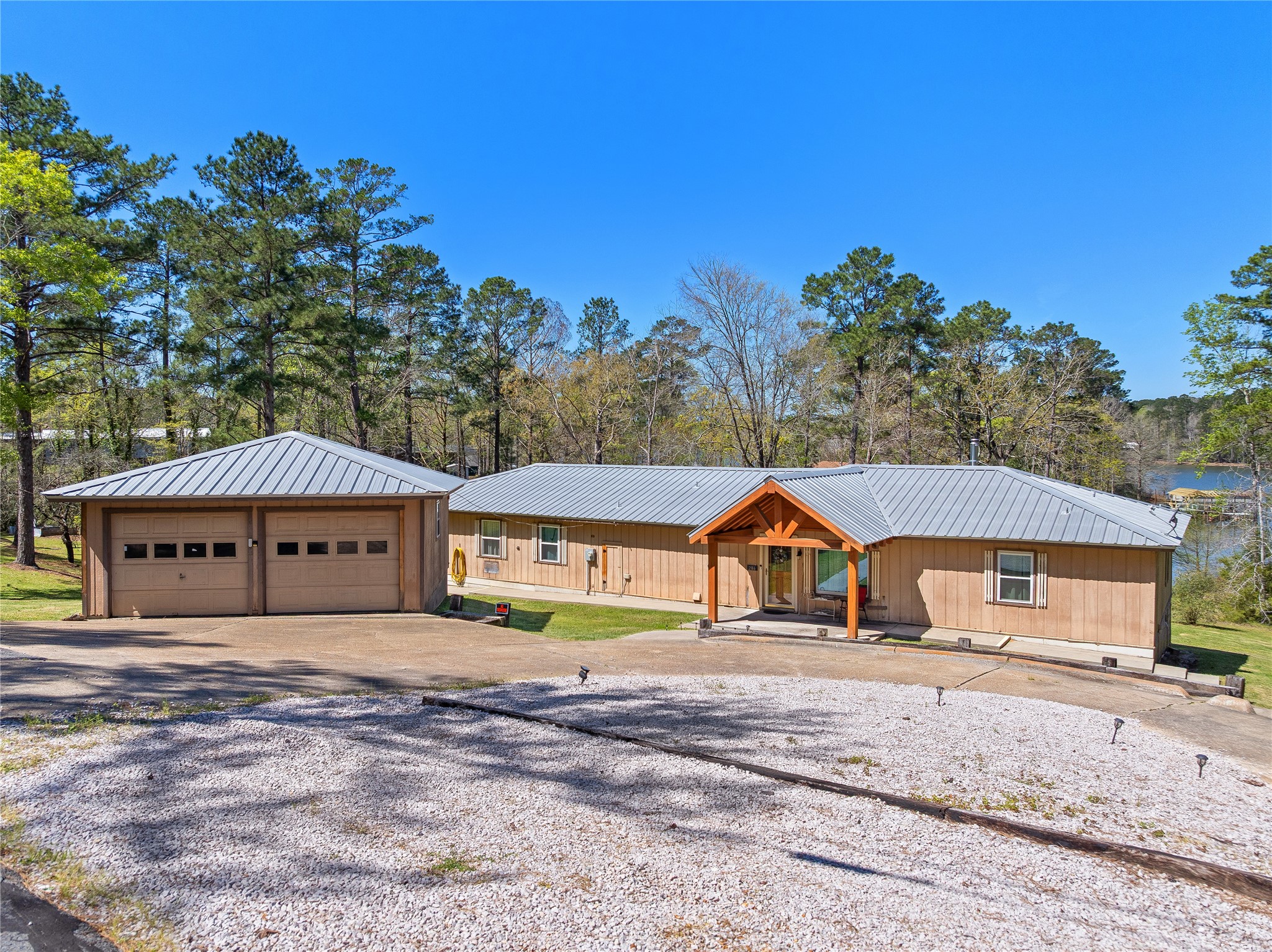286 Lynwood Property Photo 4