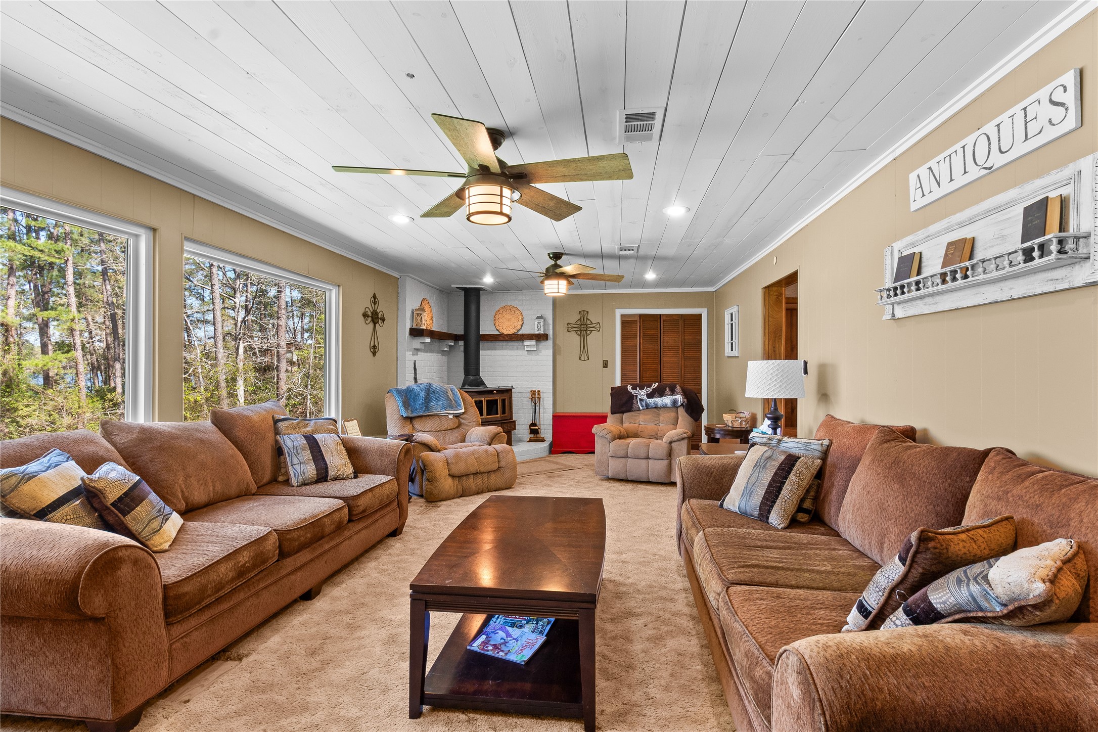 286 Lynwood Property Photo 13
