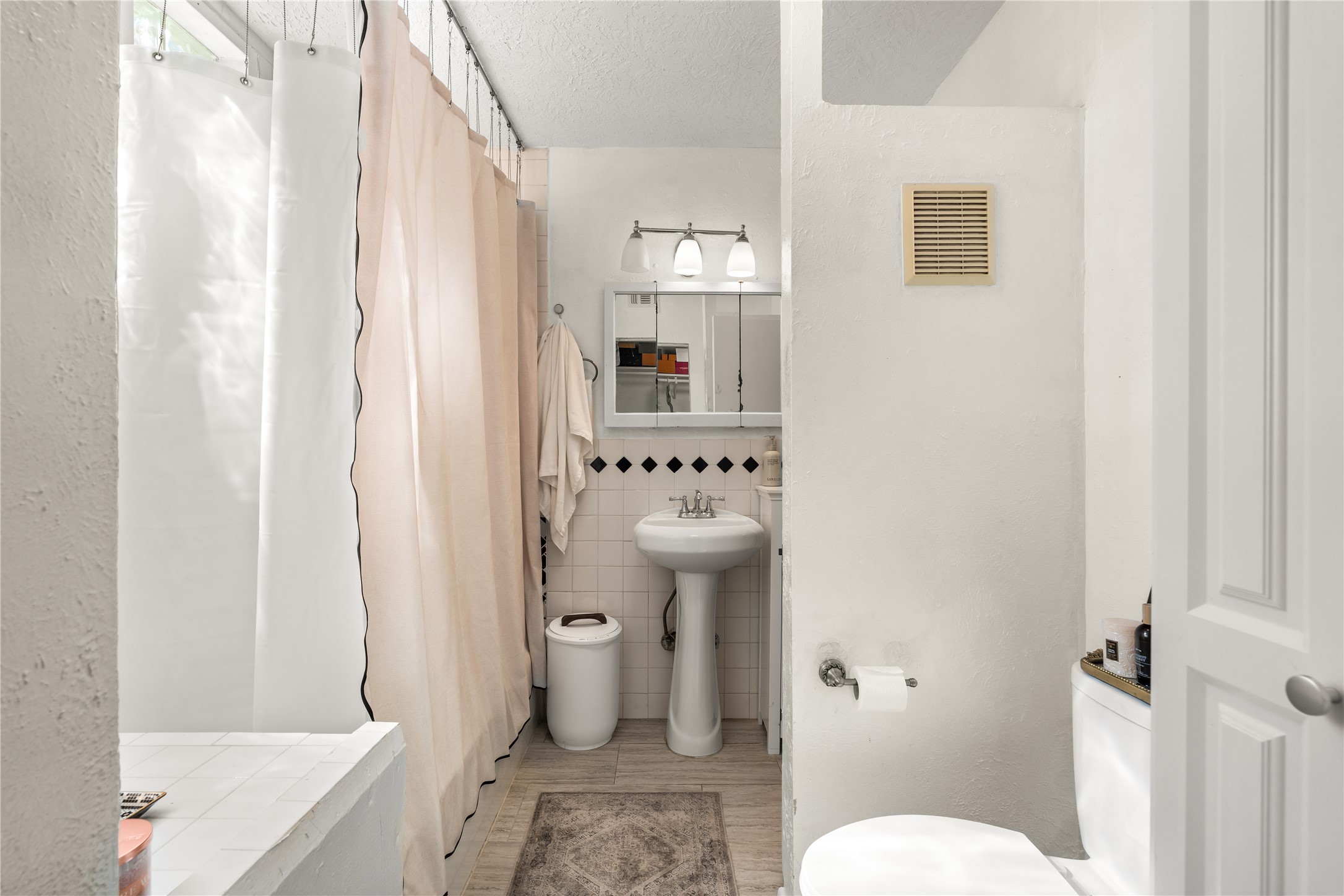 2510 Whitney Street 3 Property Photo 14