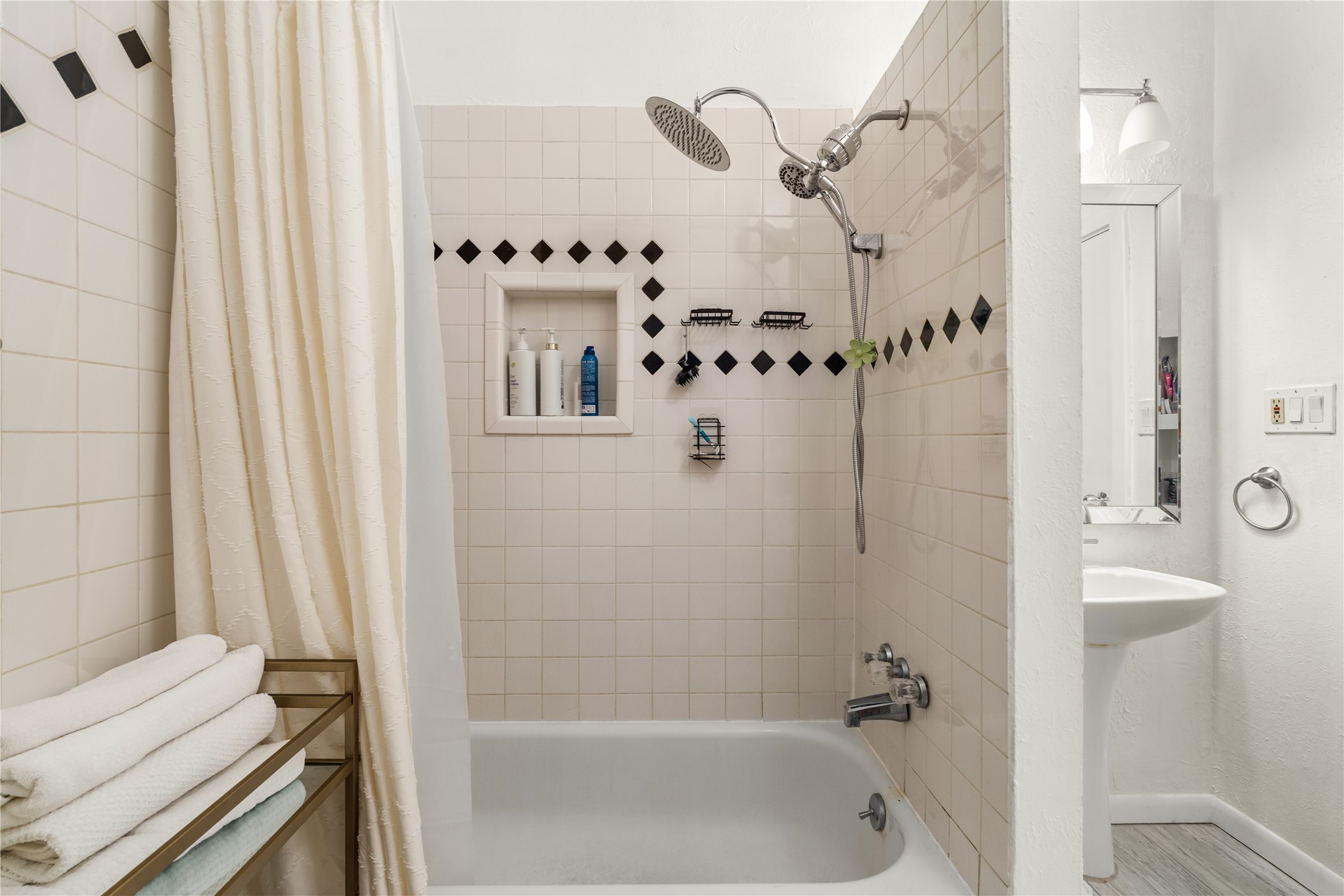 2510 Whitney Street 3 Property Photo 20