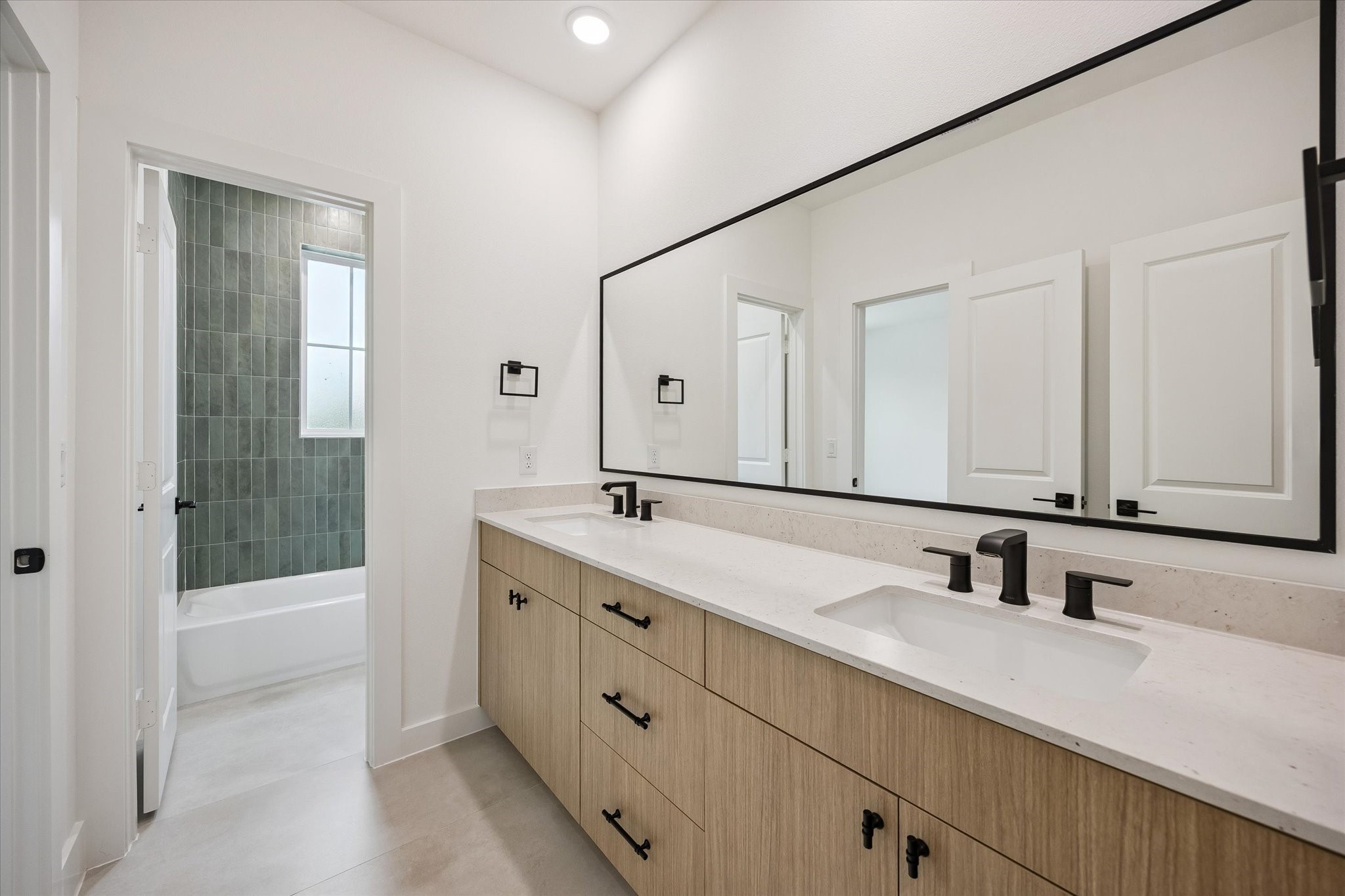 5339 A Larkin Street Property Photo 23