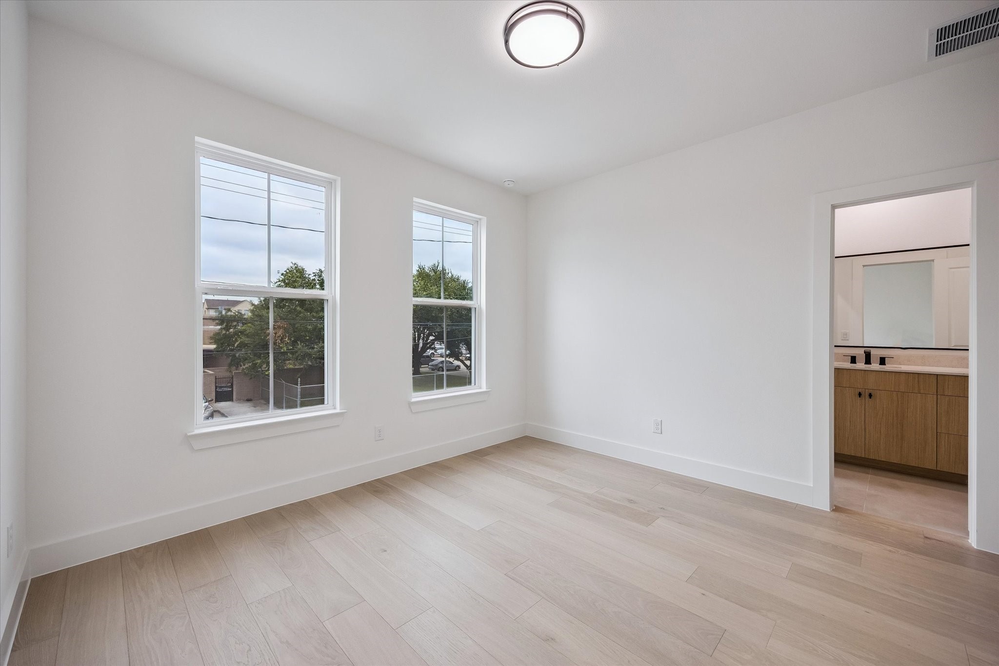 5339 A Larkin Street Property Photo 26