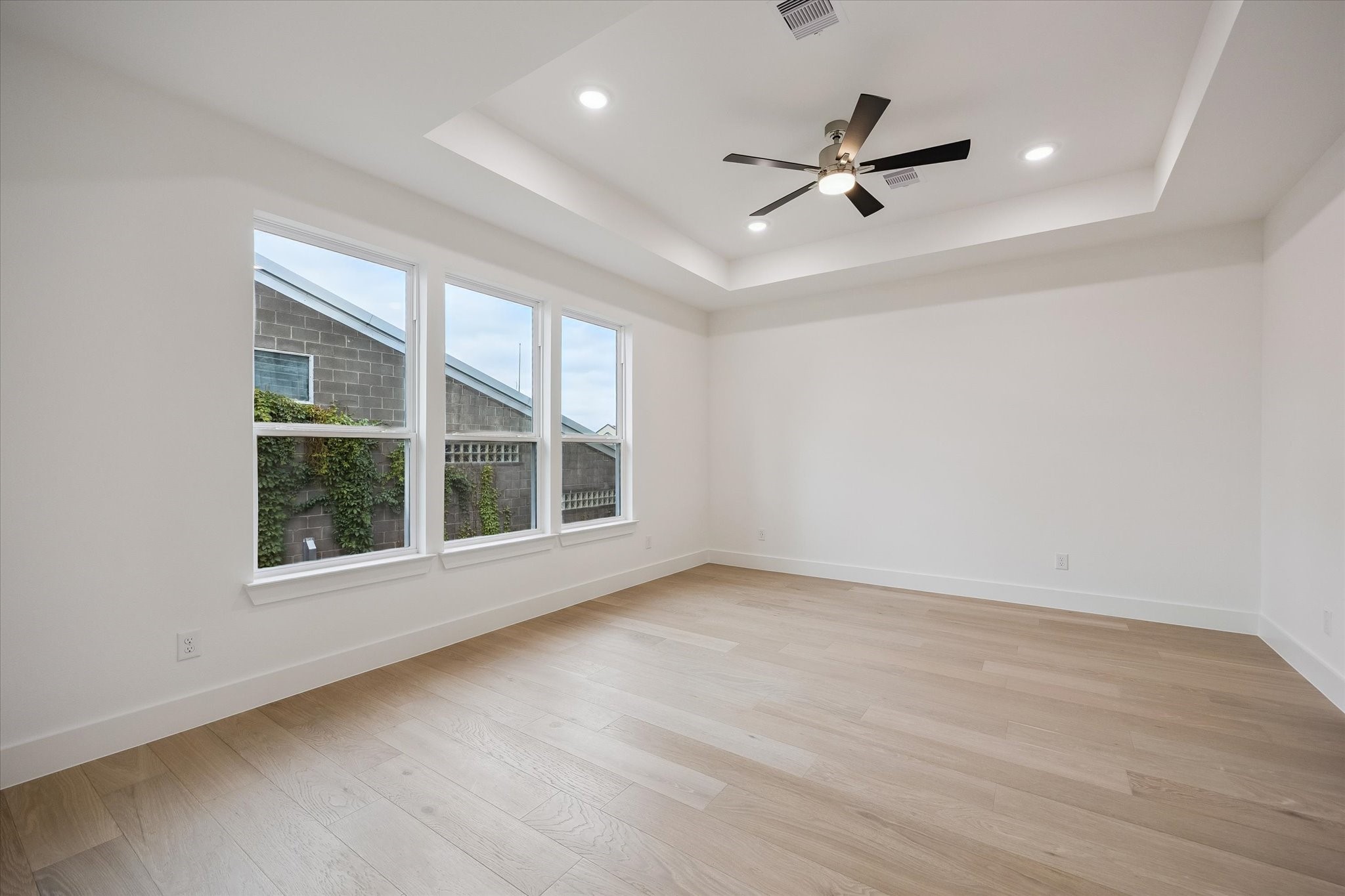 5339 A Larkin Street Property Photo 27