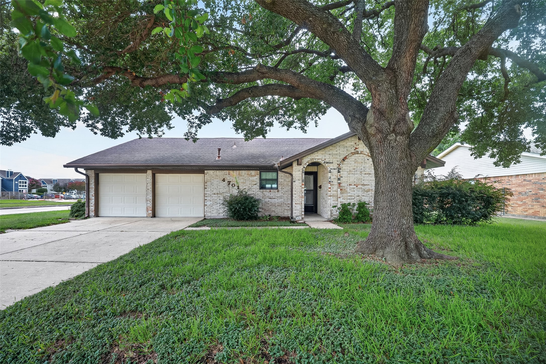 4701 Crepe Myrtle Lane Property Photo 1