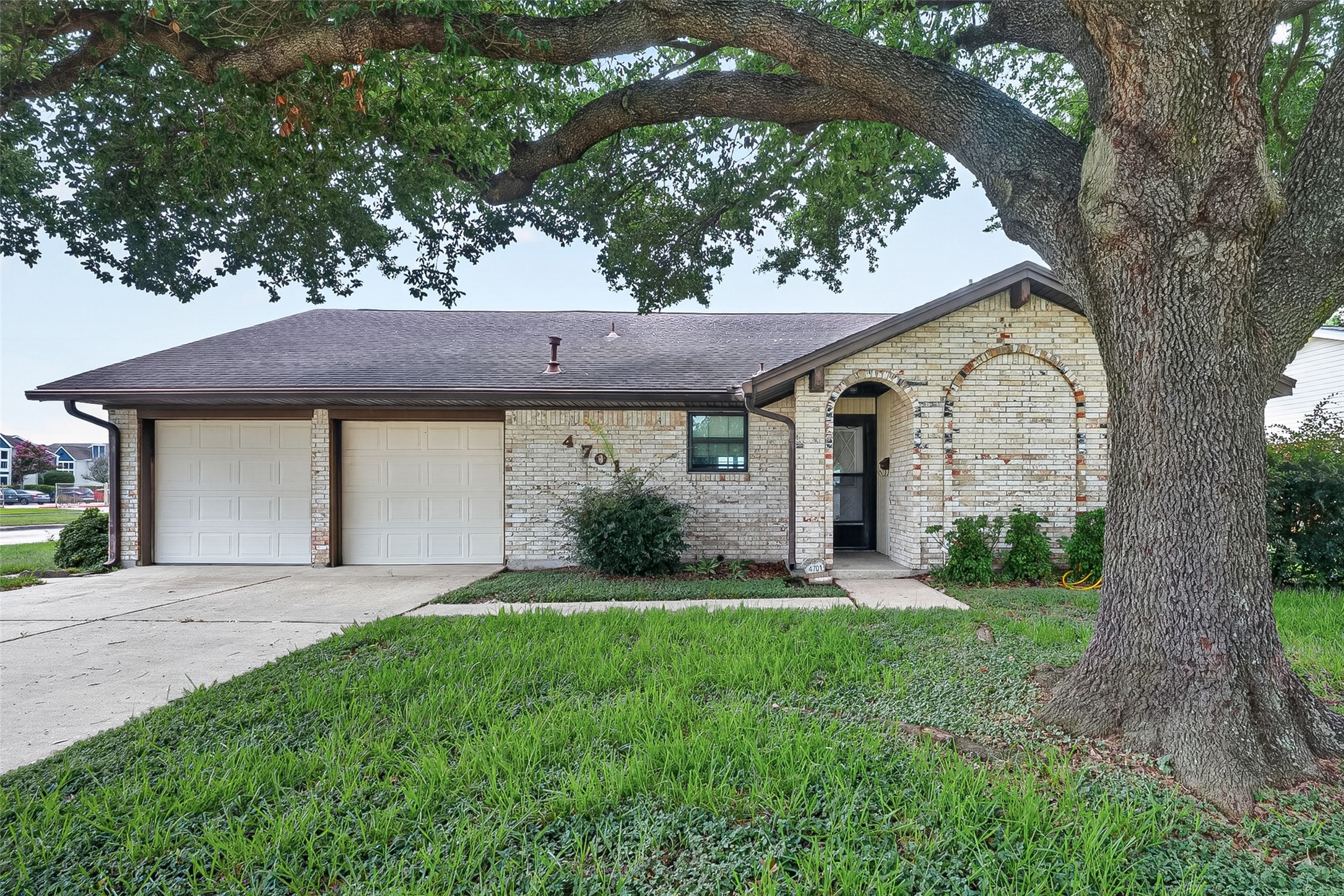 4701 Crepe Myrtle Lane Property Photo 2
