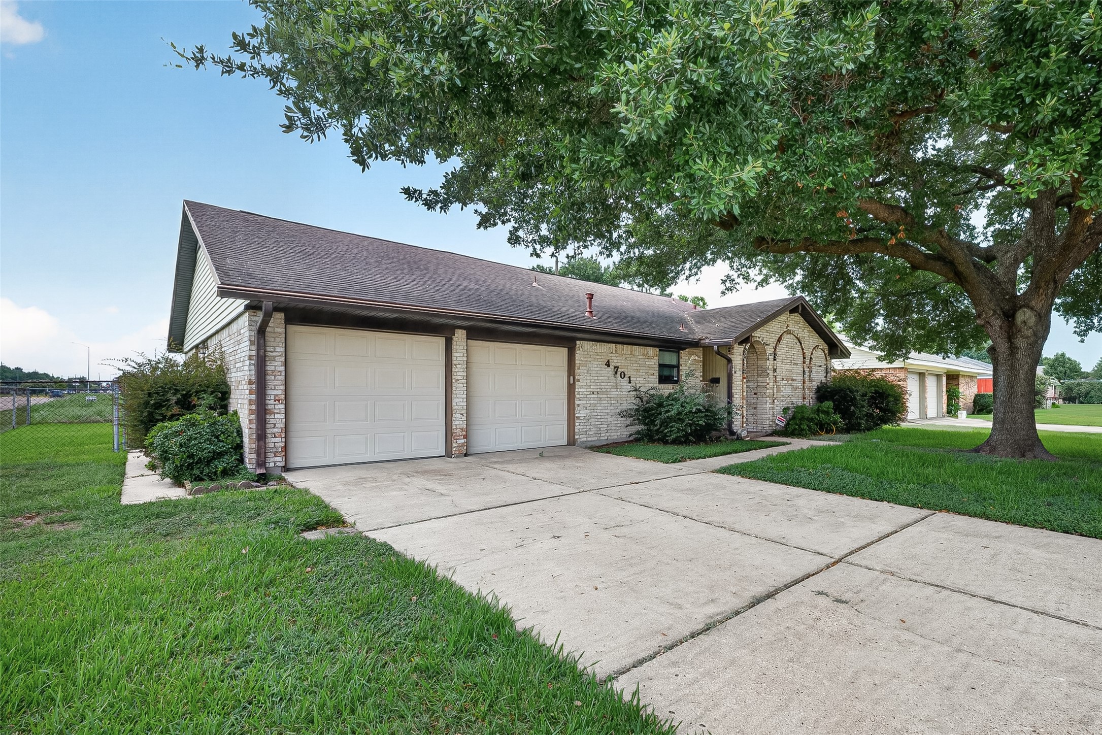 4701 Crepe Myrtle Lane Property Photo 3