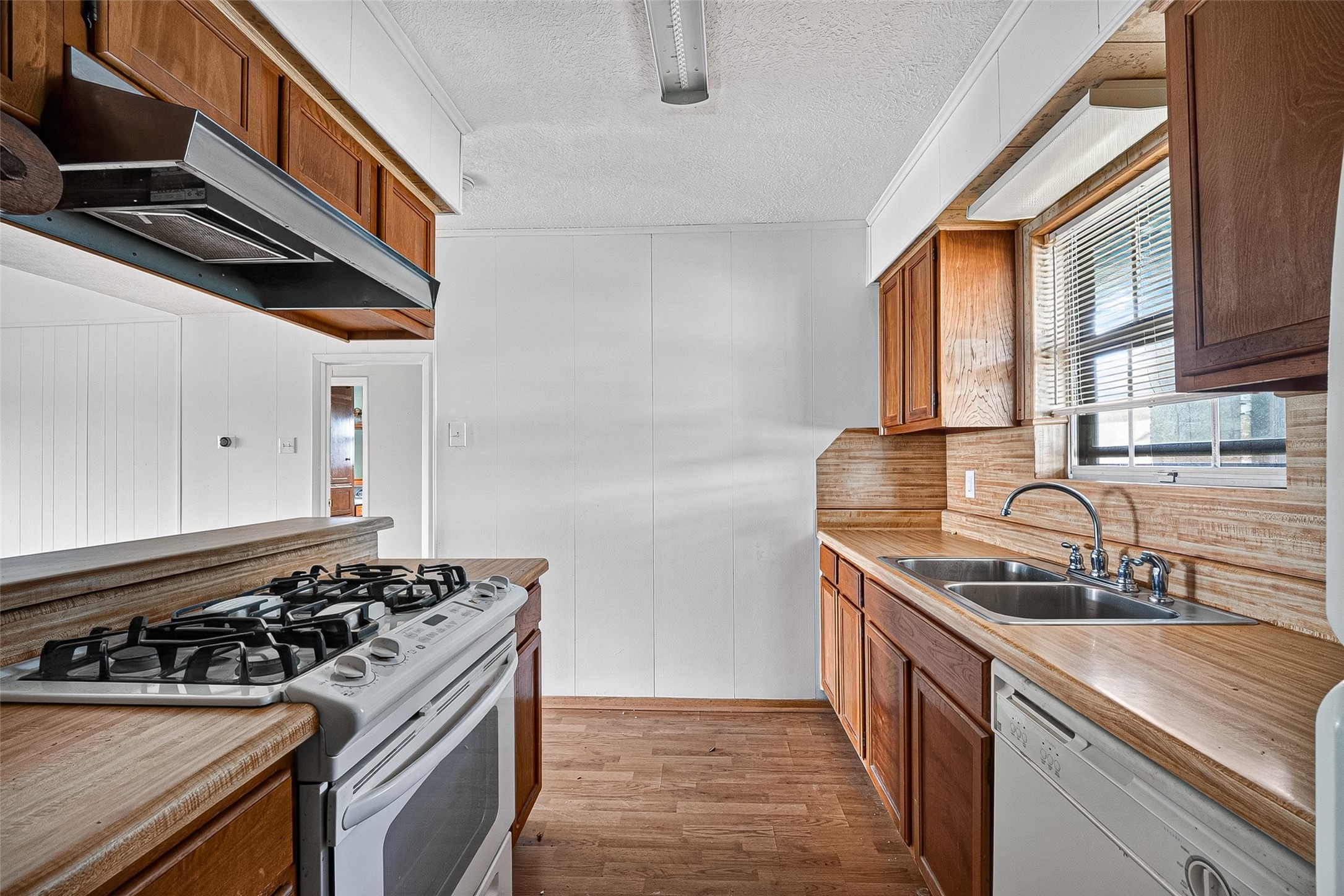 4701 Crepe Myrtle Lane Property Photo 8