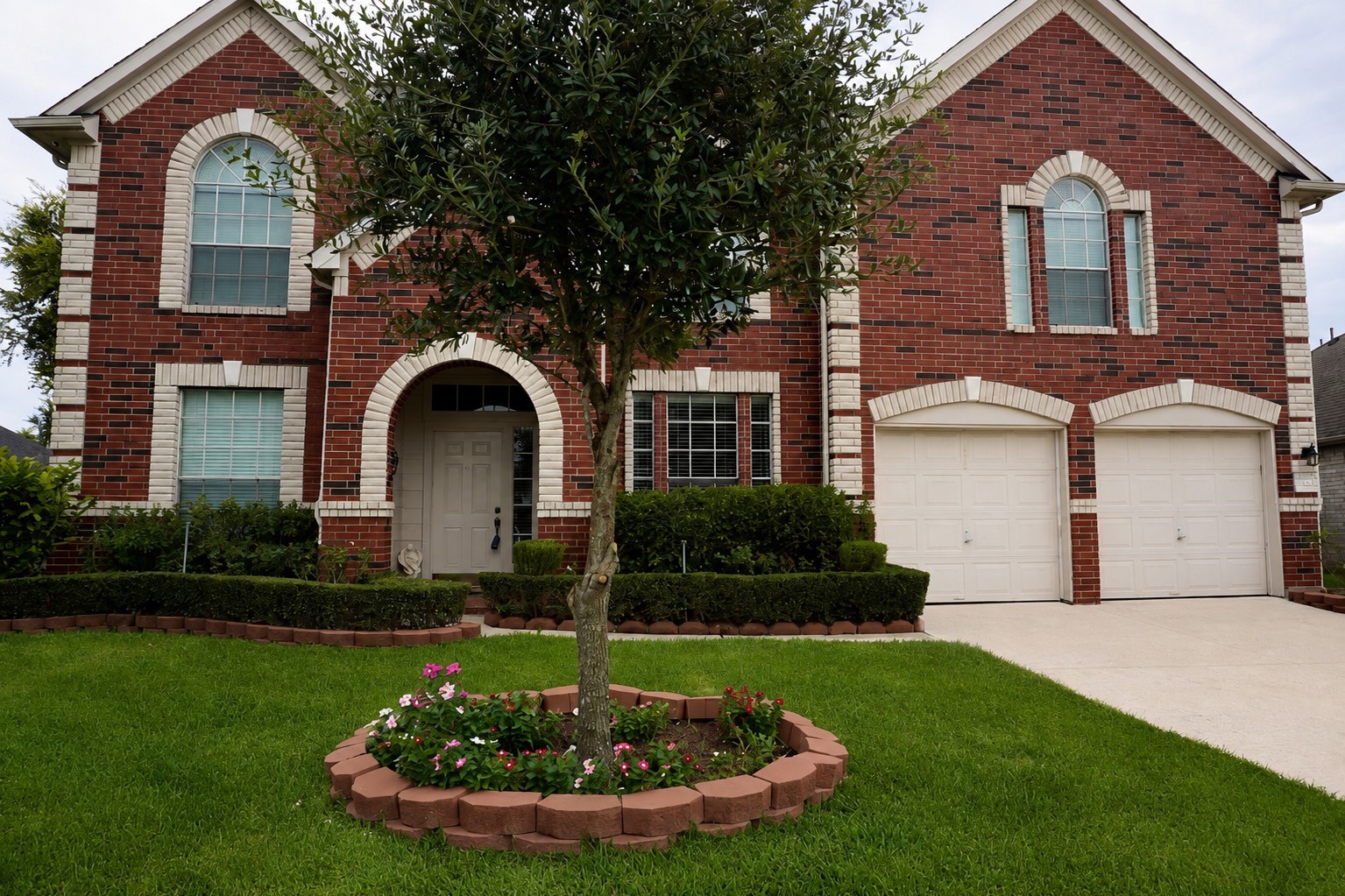 12206 Gatemont Court Property Photo 6