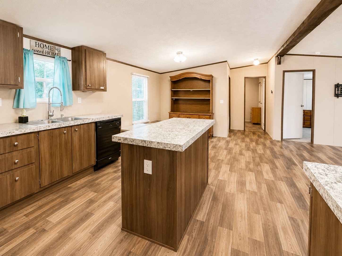 235 Red Oak Property Photo 6
