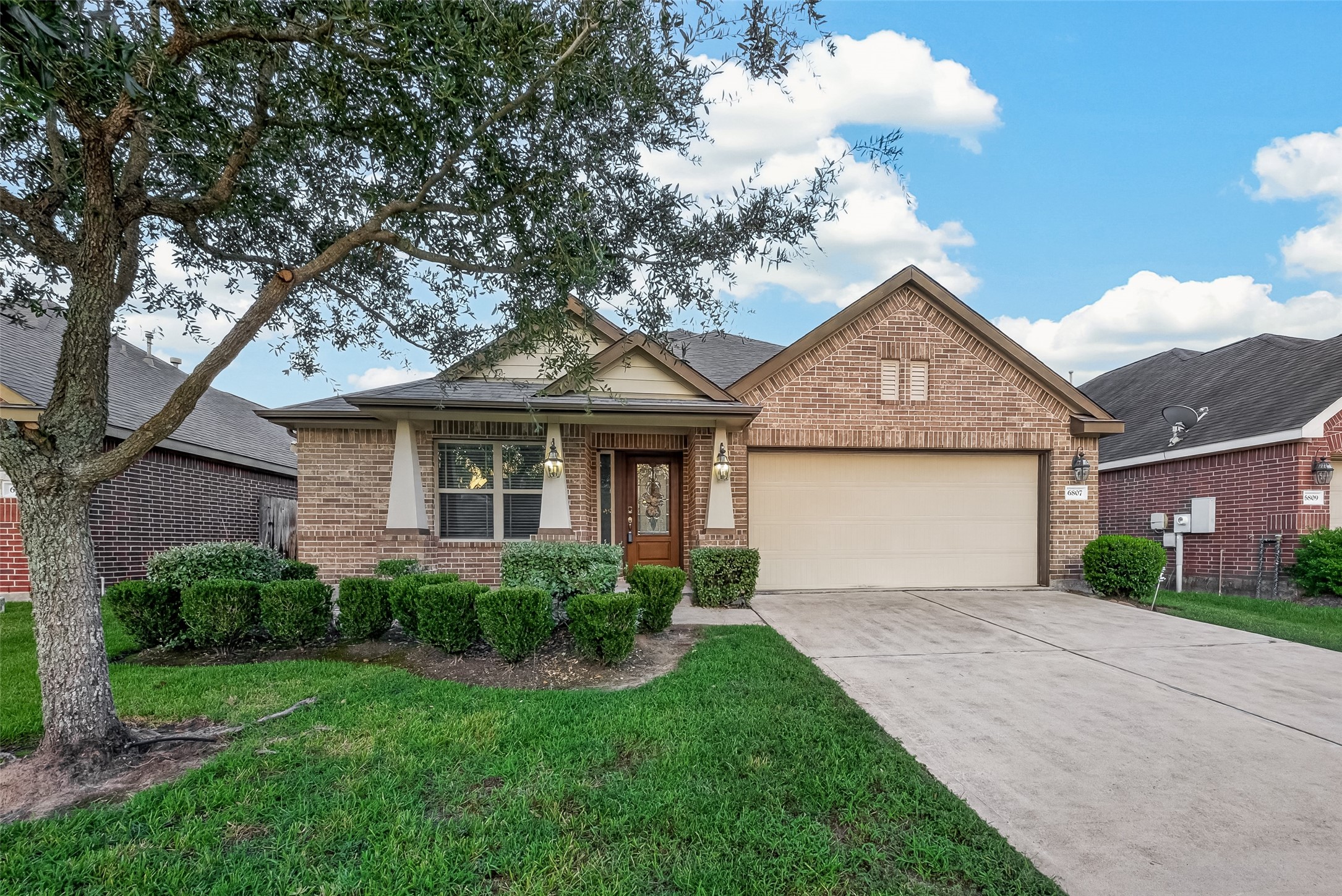 6807 Peach Mill Lane Property Photo 4