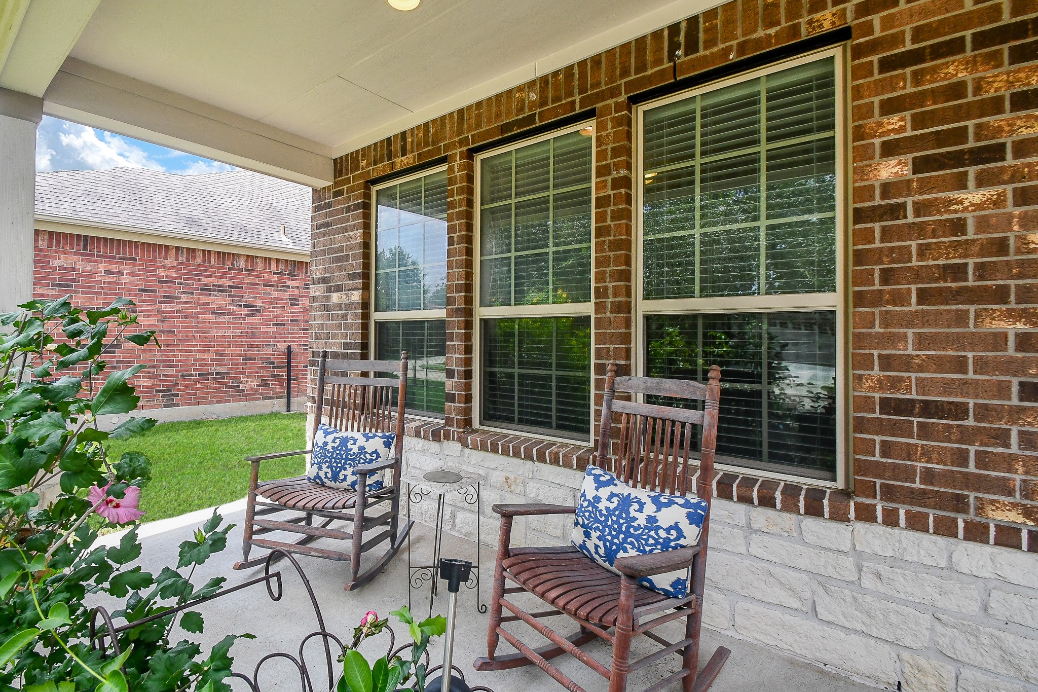 1022 Majestic Oak Property Photo 1