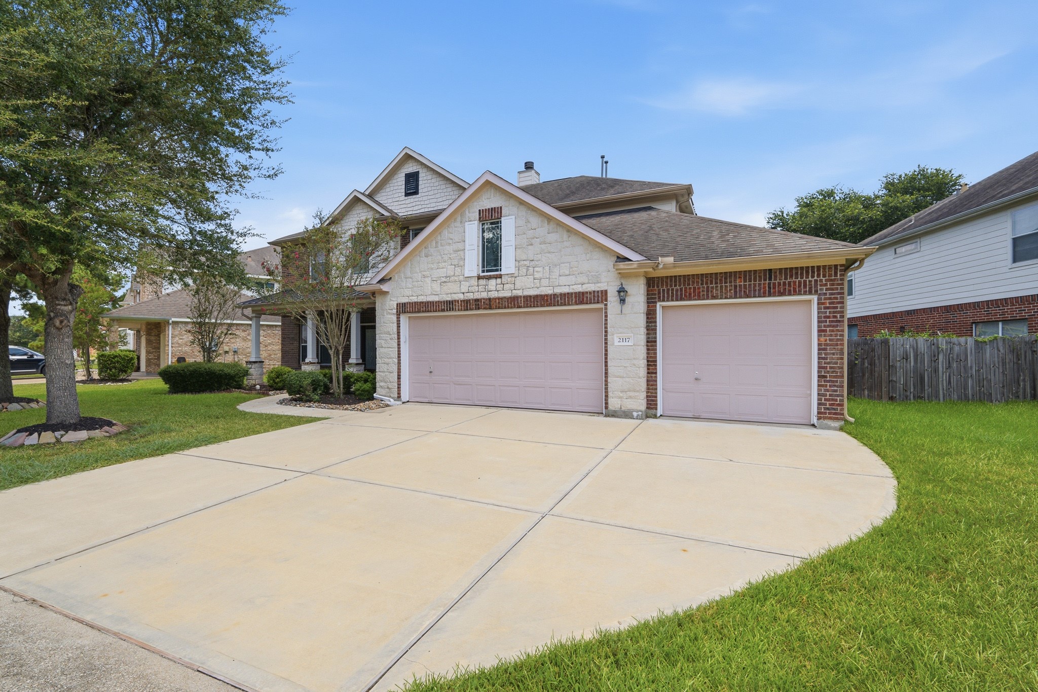 2117 Rushing Spring Drive Property Photo 1