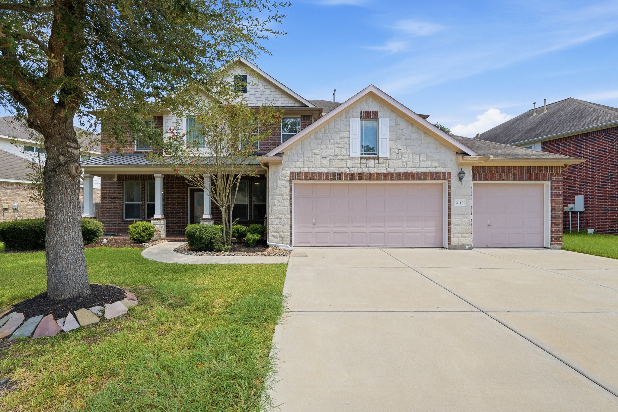 2117 Rushing Spring Drive Property Photo 3
