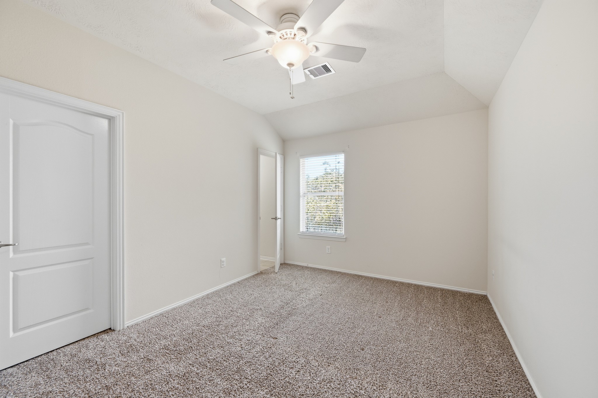 2117 Rushing Spring Drive Property Photo 29