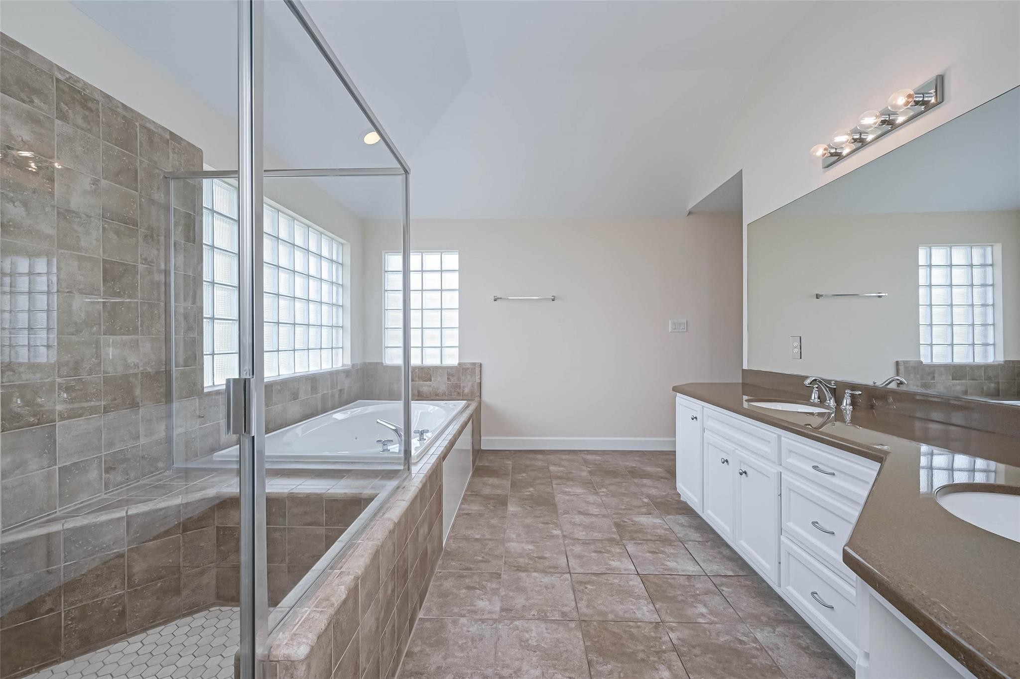 650 Westcross Street 85 Property Photo 25