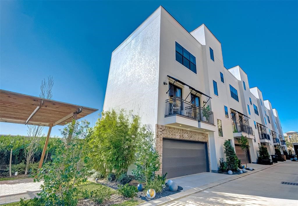 1256 N Post Oak Road B Property Photo 1