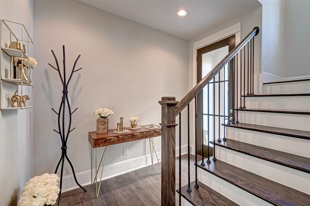 1256 N Post Oak Road B Property Photo 5