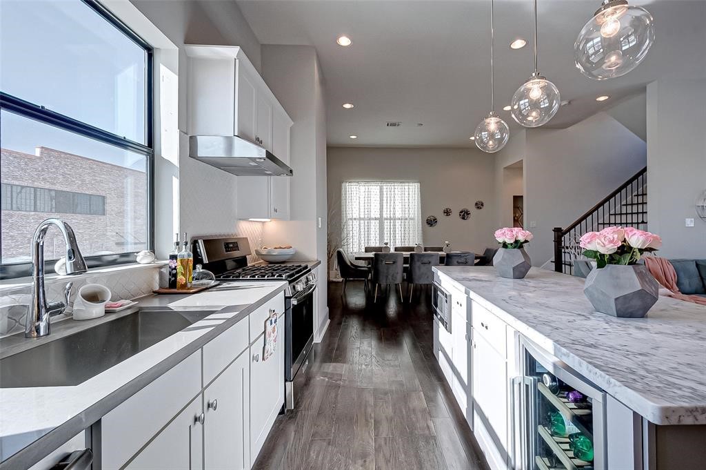 1256 N Post Oak Road B Property Photo 8