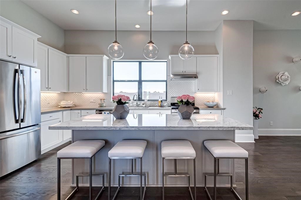 1256 N Post Oak Road B Property Photo 9