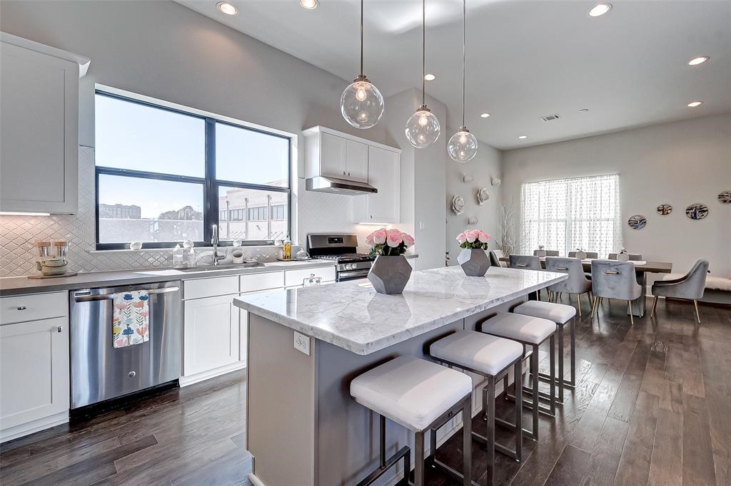 1256 N Post Oak Road B Property Photo 10