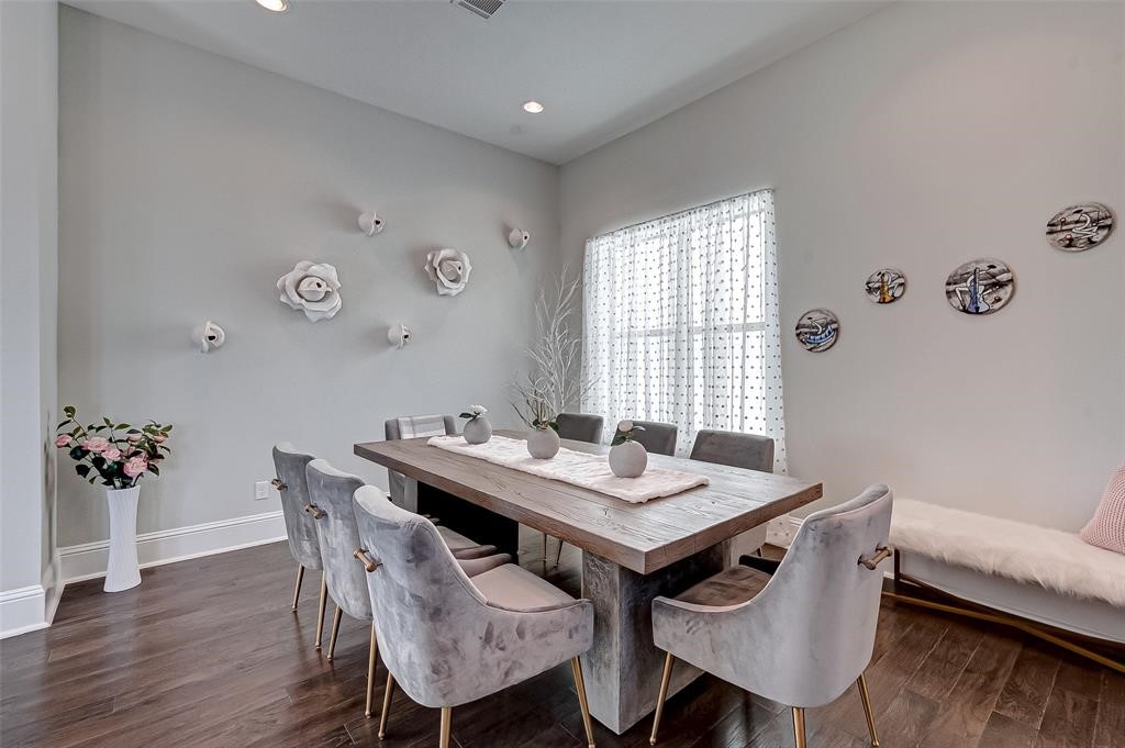 1256 N Post Oak Road B Property Photo 12