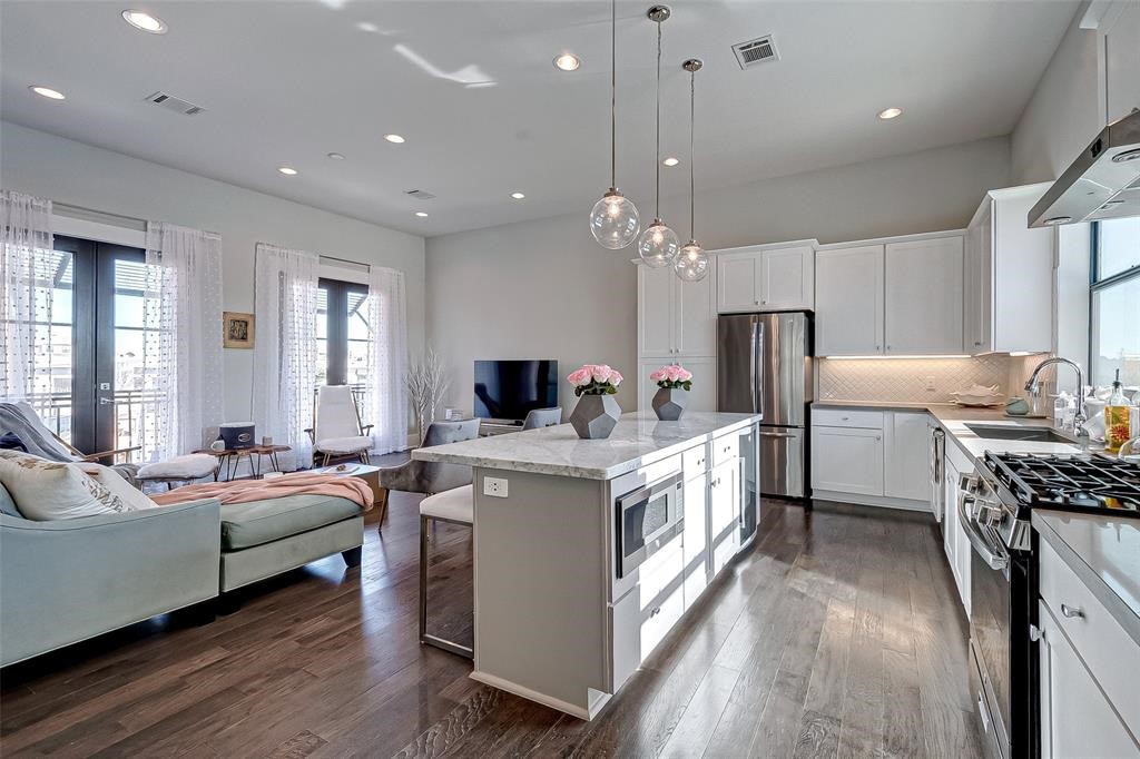 1256 N Post Oak Road B Property Photo 14