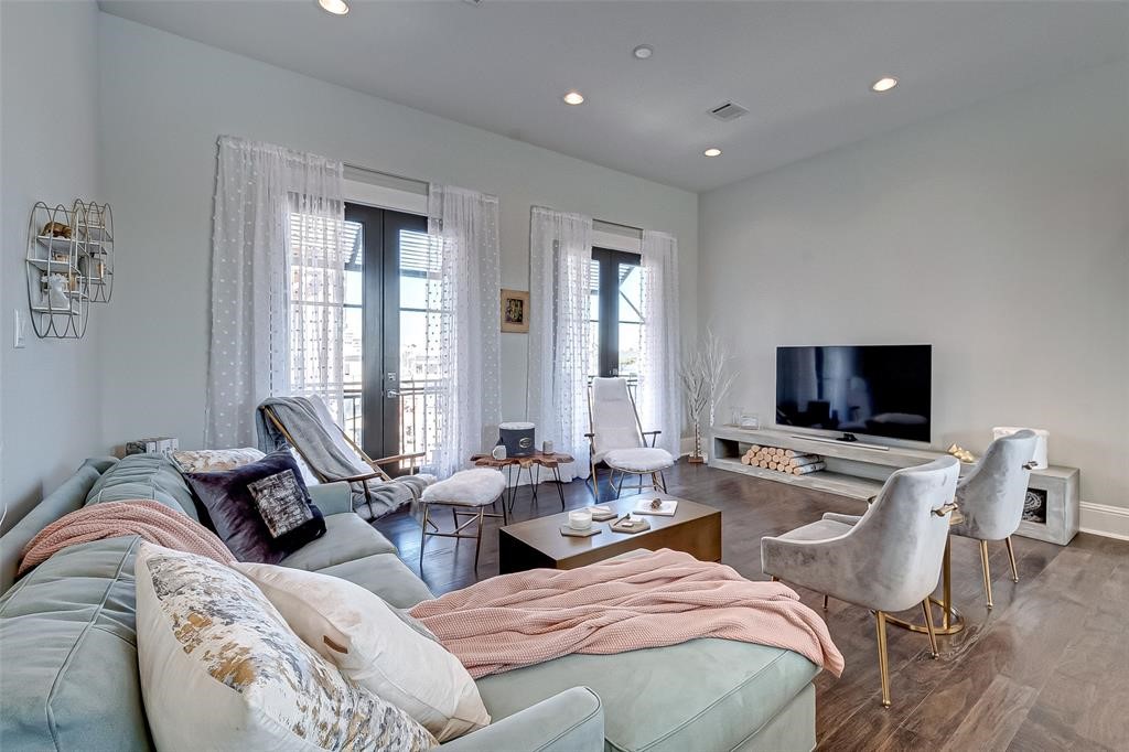 1256 N Post Oak Road B Property Photo 15