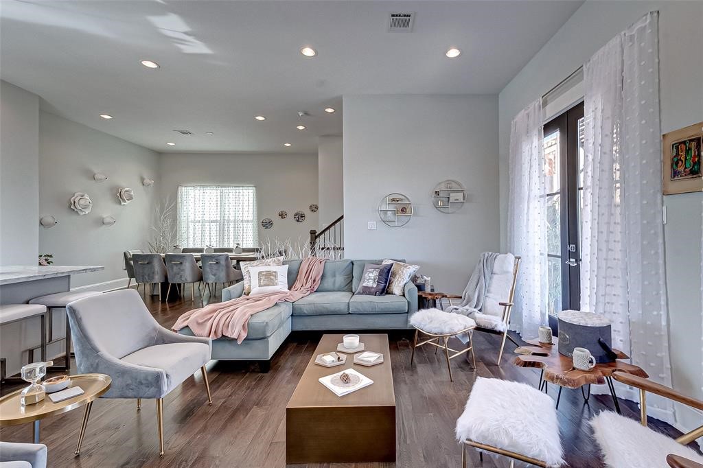 1256 N Post Oak Road B Property Photo 17