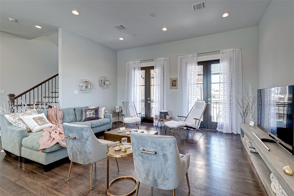 1256 N Post Oak Road B Property Photo 18