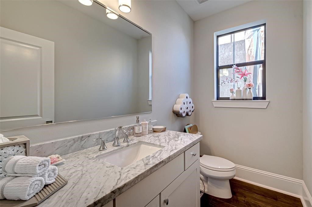 1256 N Post Oak Road B Property Photo 20