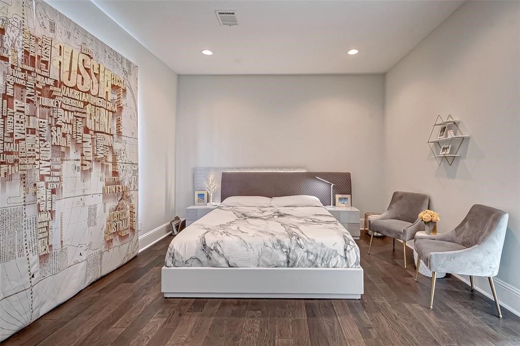 1256 N Post Oak Road B Property Photo 22