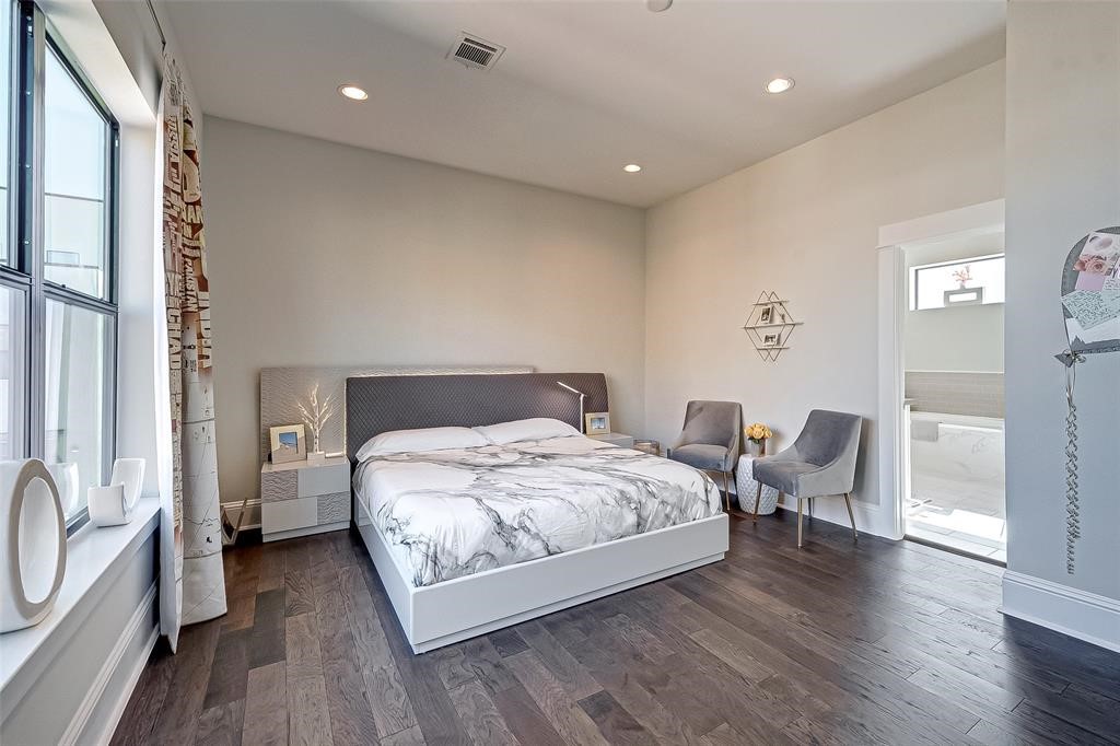 1256 N Post Oak Road B Property Photo 24