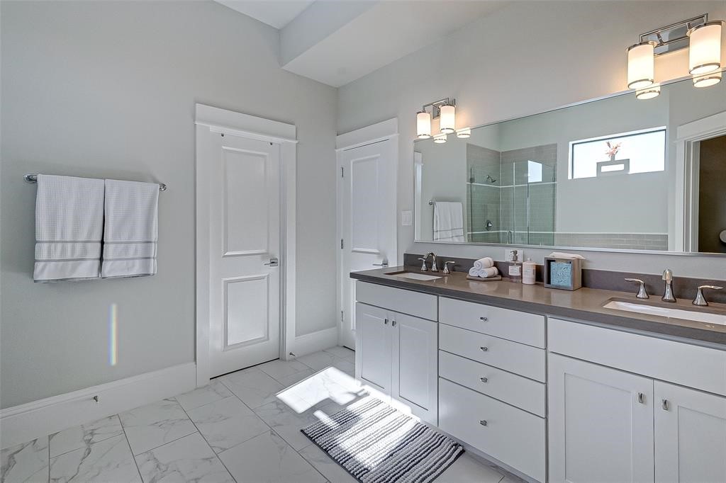 1256 N Post Oak Road B Property Photo 29