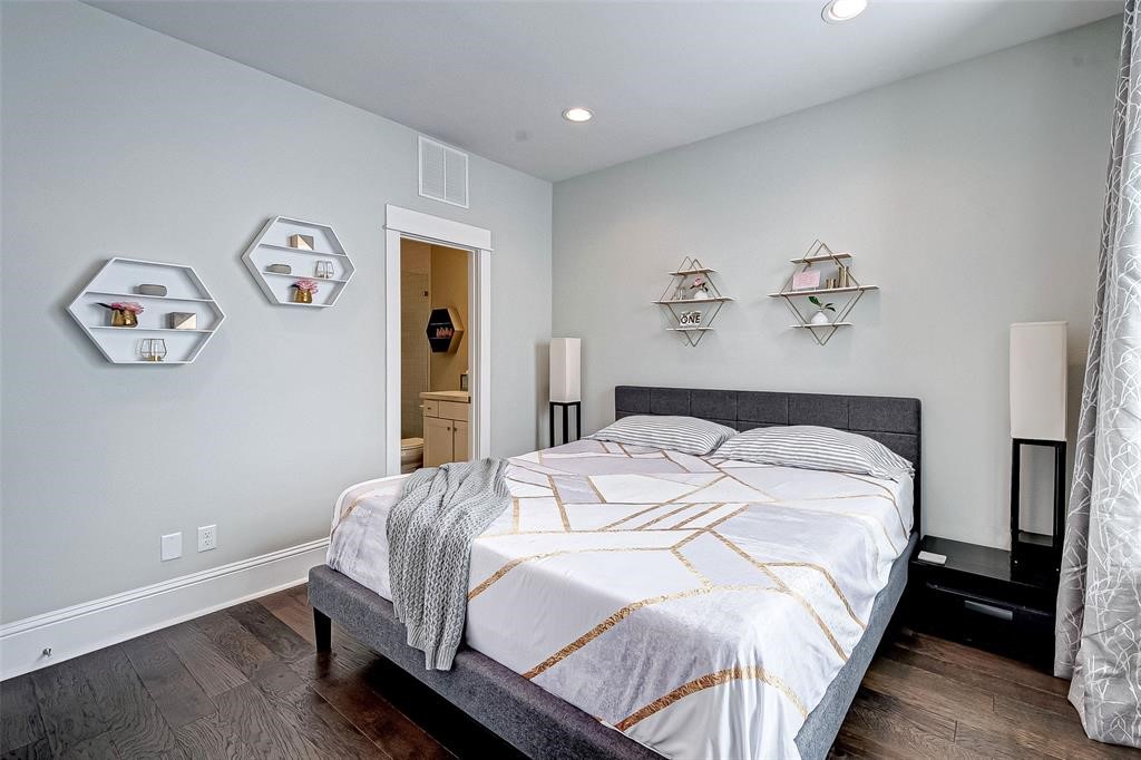 1256 N Post Oak Road B Property Photo 31