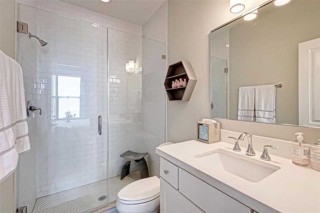 1256 N Post Oak Road B Property Photo 32