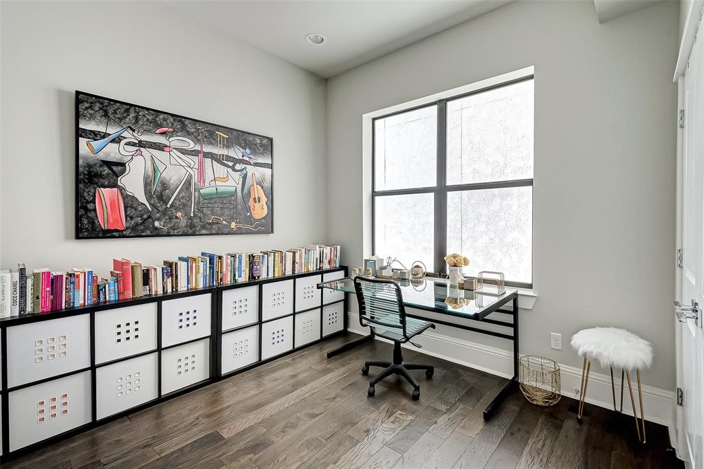 1256 N Post Oak Road B Property Photo 33