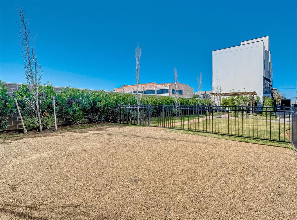 1256 N Post Oak Road B Property Photo 40