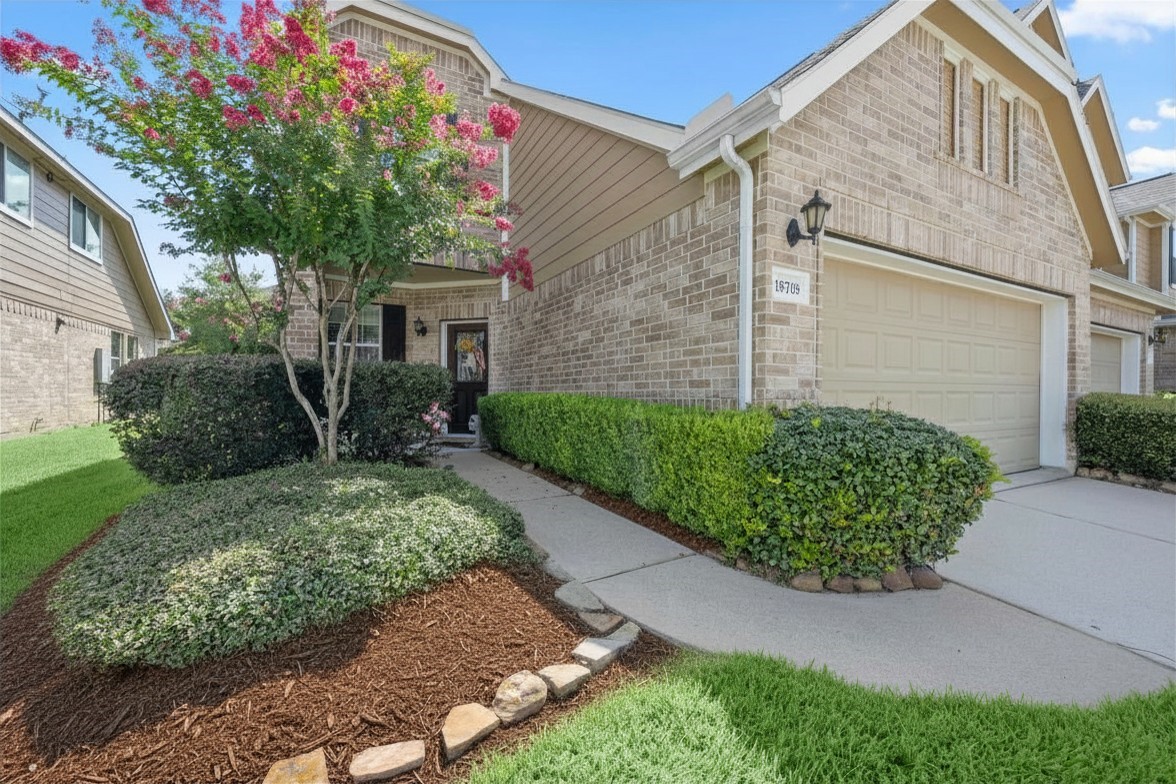 18718 Cypress Loch Drive Property Photo 4