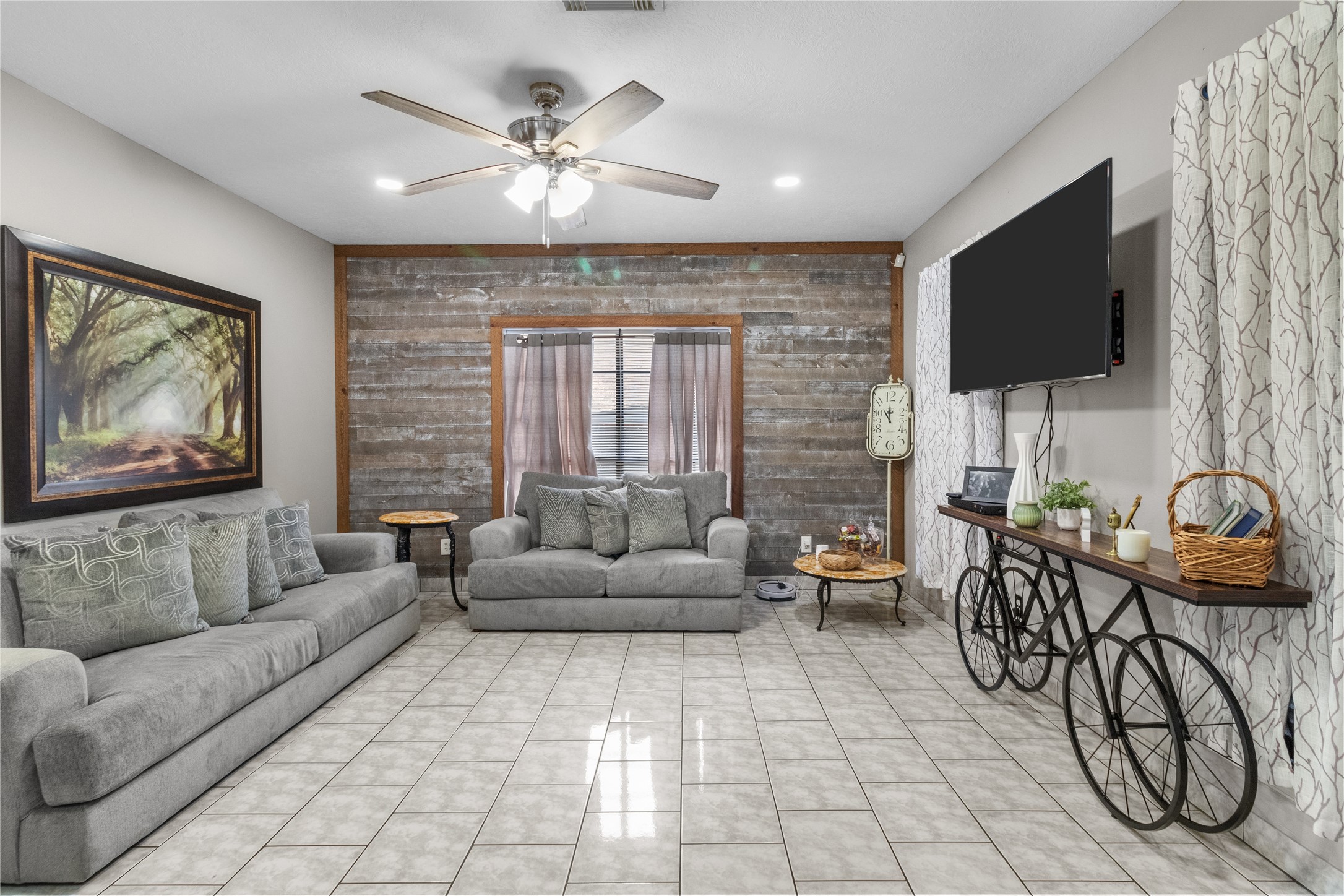 1011 Iowa Street Property Photo 4